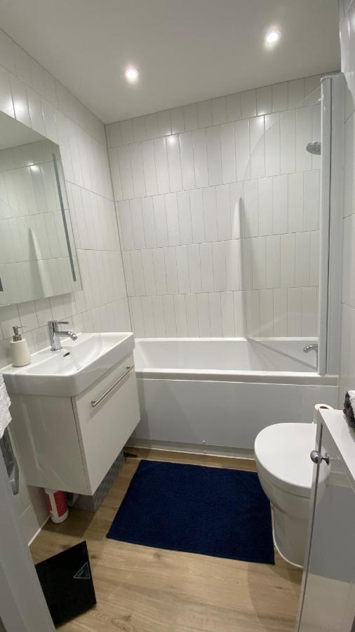 Modern Central Flat With Balcony & Free Parking On-Site Борнмут Экстерьер фото