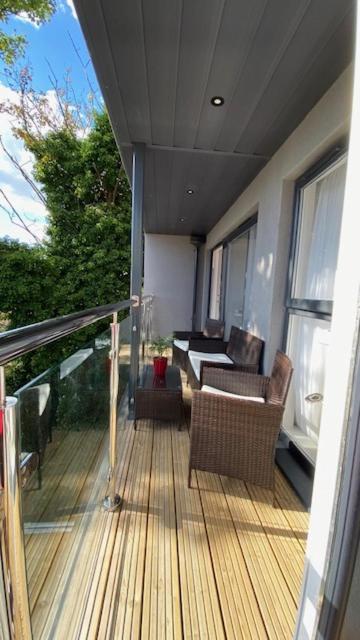 Modern Central Flat With Balcony & Free Parking On-Site Борнмут Экстерьер фото